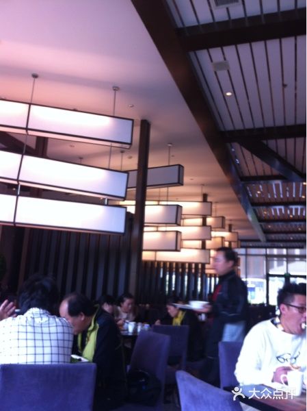 上海虹桥西郊假日酒店早餐厅图片