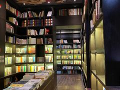 -钟书阁(松江泰晤士小镇店)