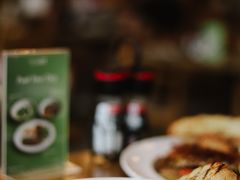 -ROAST coffee & eatery