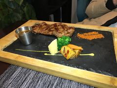 -悦享绿山墙西餐厅