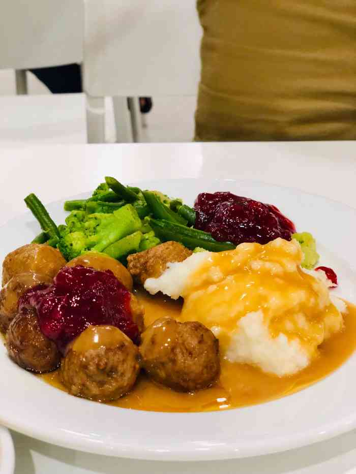 宜家餐厅-"宜家的肉丸热狗和冰淇淋实在是太美味了!不.