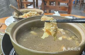 Fig-Marinated Chicken Pot