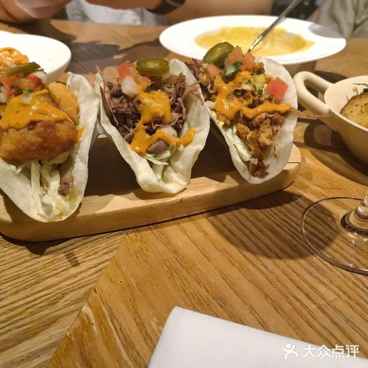 浪漫夜晚的美食约会