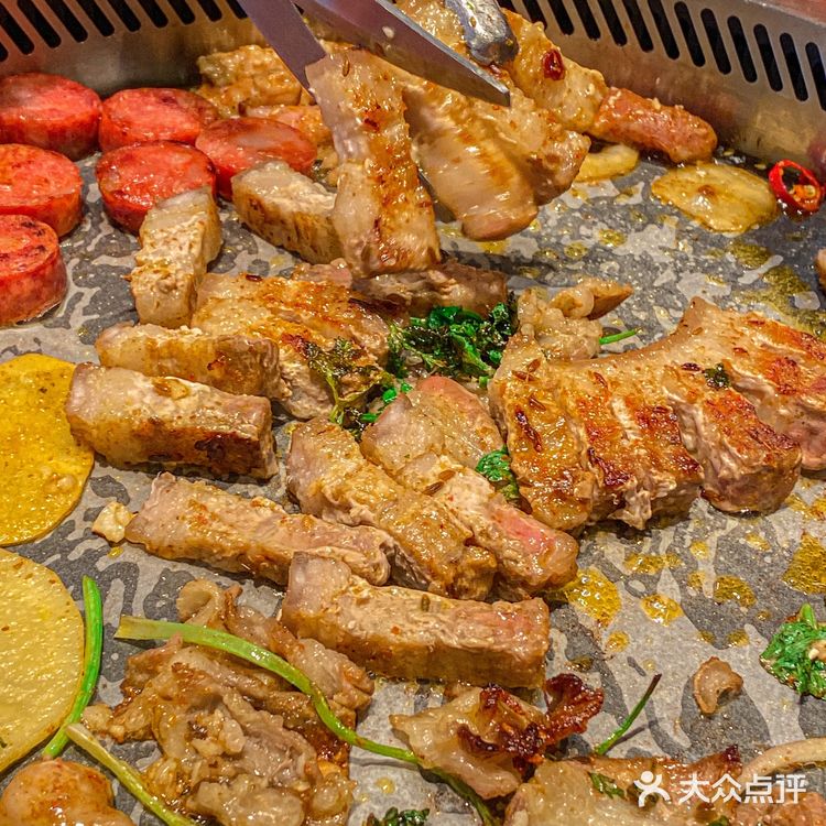 ‼️朋友带我来吃的烤肉 ‼️做梦都在吧唧嘴[流泪]