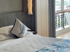 -皇马海口湾海景酒店(万绿园秀英港店)