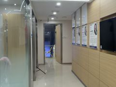 -瑞尔齿科(南京东路名人诊所)