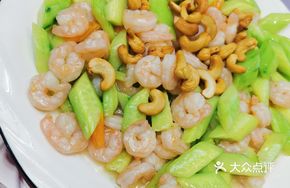 Cashew Shrimp Stir-Fried with Cucumber