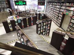 -钟书阁(群光广场店)