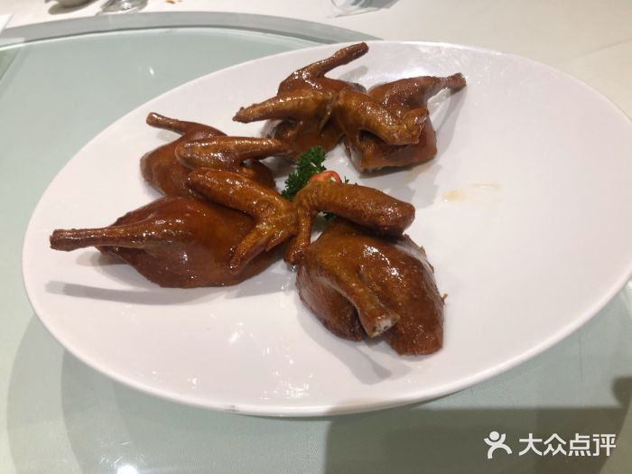 利苑酒家(金宝店)玻璃脆皮乳鸽图片