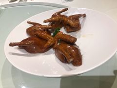 玻璃脆皮乳鸽-利苑酒家(金宝店)