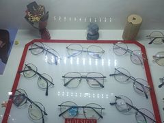 -提一眼镜·蔡司·依视路(小寨店)