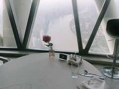 -广州塔卢特斯法国旋转餐厅