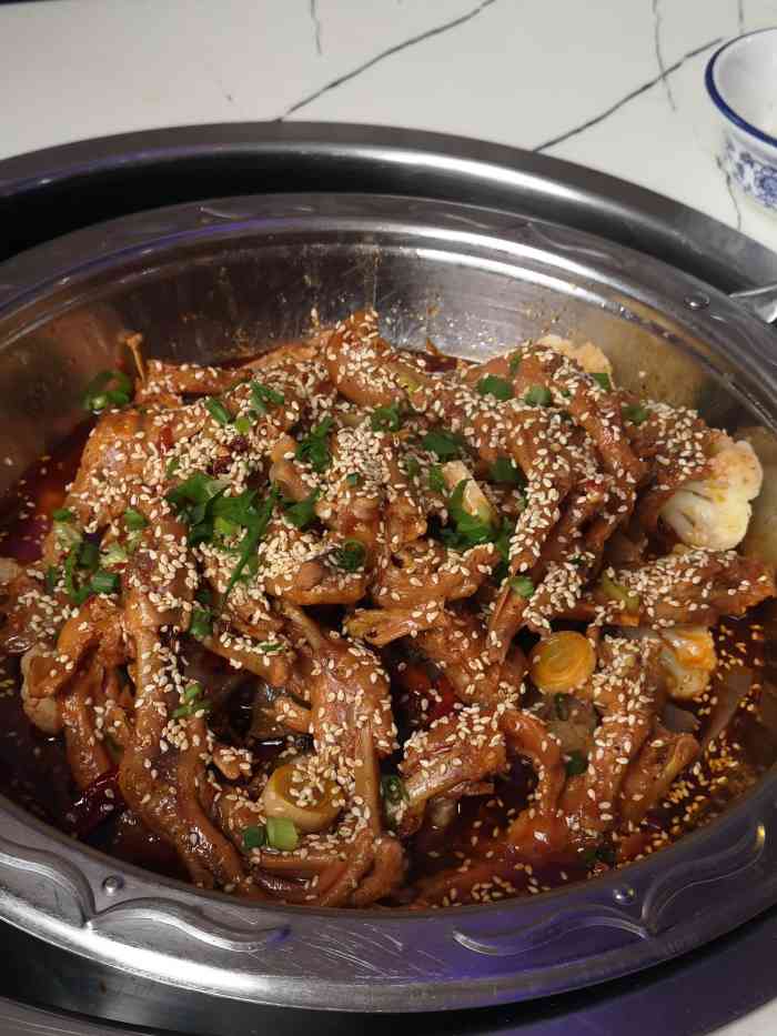 清真杨大师鸭爪爪特色火锅(安宁店)-"周末去的,人不是很多,环境也不错