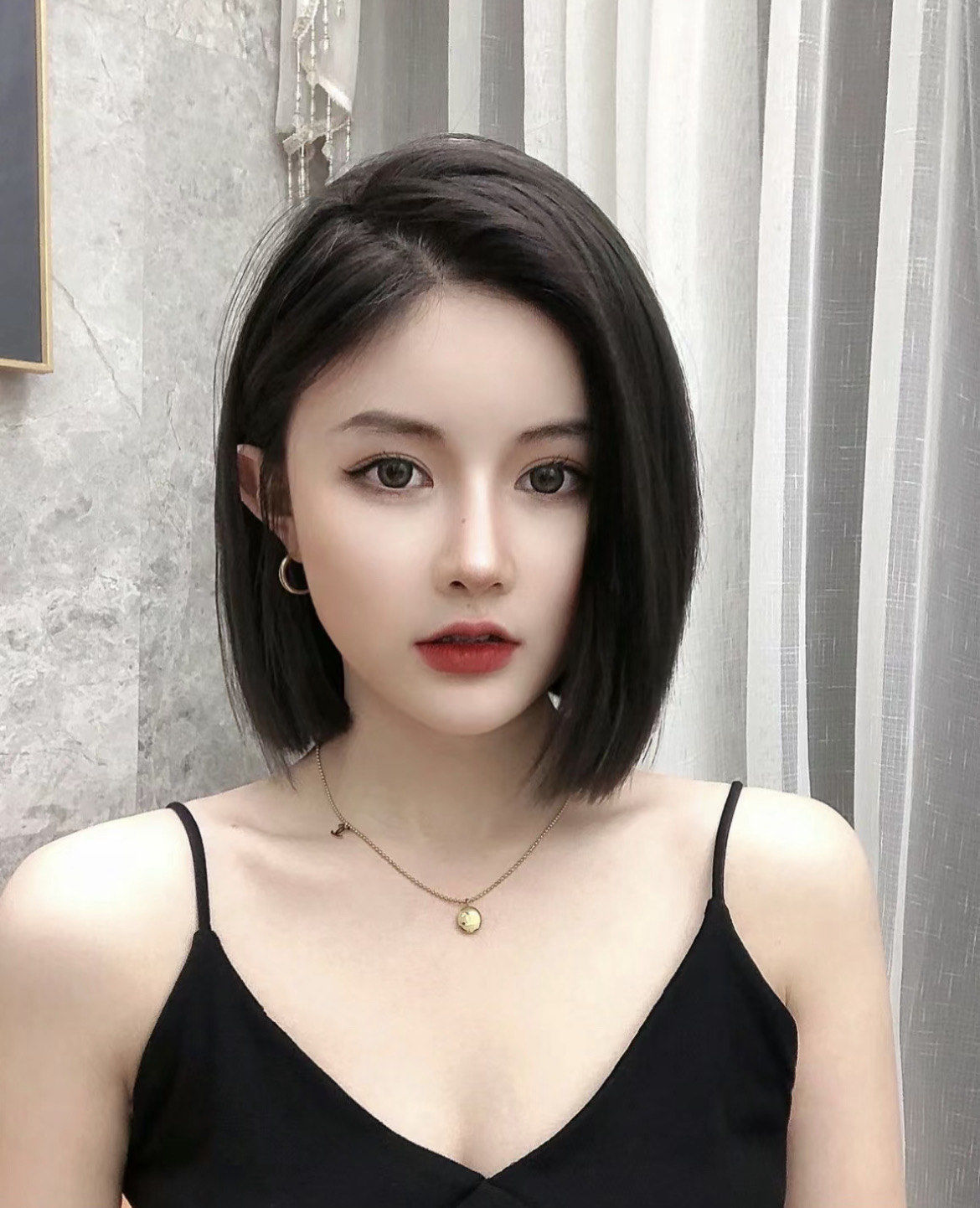简约不失高级感 超a一刀切女生短发发型一