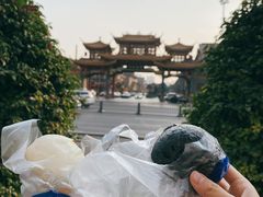 -李与白包子铺(桐梓林店)
