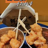 谁说火锅店才能吃到虾滑，来虾三疯就能走着吃