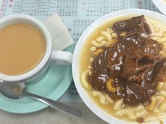 沙嗲牛肉通粉早餐（配菠蘿包、煎蛋、凍奶茶）-金凤茶餐厅(湾仔店)