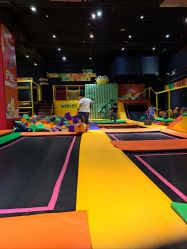 -蹦蹦跳跳(新奥购物中心店)