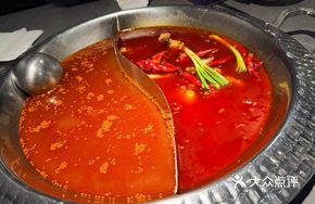 Sichuan-style Frog Hot Pot with Tomato and Beef Bone