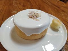 海盐芝士流心蛋糕-more than meow吴止猫主题餐厅(承德 中船汇店)