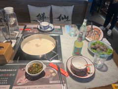 -尚尚仙·酸汤猪手·猪肚鸡火锅(华联万柳购物中心店)