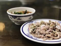 焯羊杂瓣-老爆肚满五香烧牛羊肉