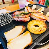 笑食堂 很火的韩式烤肉店哦，一直想去，那暖黄的灯光很