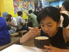 -志龙皇冠吃货椰子铺
