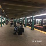 乘车可以选择人工售票或自助售票机买票