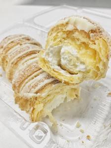 spot 美食店(中国大饭店店)-"00 据说这里卖的是帝都最好吃的奶油卷