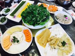 -何鲜菇火锅(大营盘店)