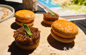 Sichuan Pepper Chili Macaron