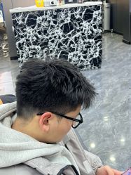 -米可造型烫发染发