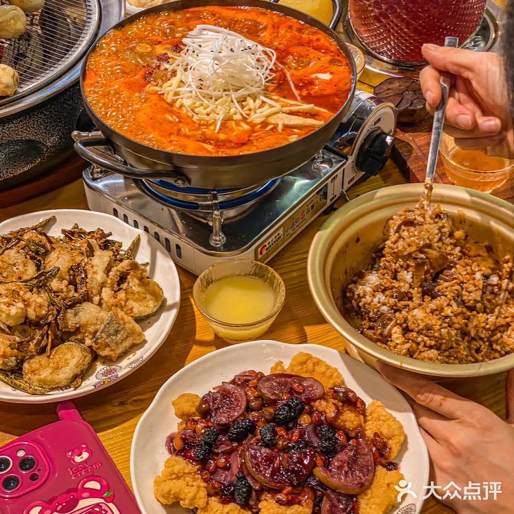 沈阳大叔家的口蘑芝士虾滑vs桑椹果酱锅包肉juju好吃呢