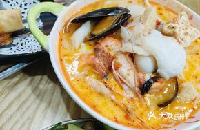 Signature Seafood Tom Yum Goong