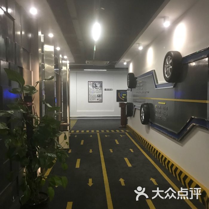 深圳v10汽车文化主题酒店