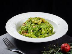 松子罗勒意面配香草鸡胸肉-404干式熟成牛排馆•聚会餐厅