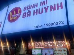 -Bánh Mì Huynh Hoa