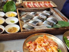 -围炉肉舍•炭烤活鳗•丹东海鲜烤肉(步行街店)