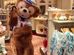 -小镇影院迪士尼小熊Duffy与他的朋友合影地