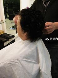 点击看大图 婆婆在给头发去短-DRG达人馆造型