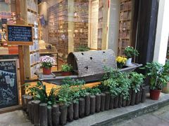 -猫的天空之城概念书店(杭州南宋御街店)