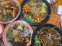 -爆炸头阿姨小四川正宗川味小吃(无任何分店)