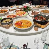 这家的环境特别的大气，很豪华很适合宴会接待宾客