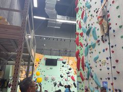 -蓝天攀岩-青少年训练(罗湖益田假日广场店)