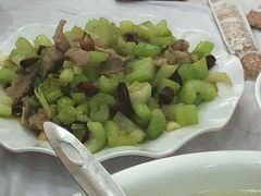 芹菜肉丁-山水酒店