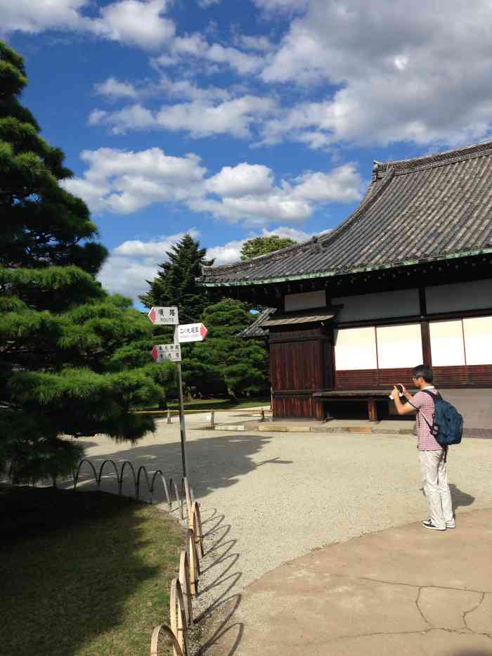 二之丸庭园-"本丸御殿和二之丸御殿为二条城的主要建筑 .