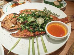 香茅草烤笋壳鱼-一坐一忘云南菜(北京skp店)