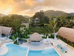 -亚龙湾亚泰商业街