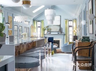 这间清新典雅的客厅是多种时尚元素的混合体